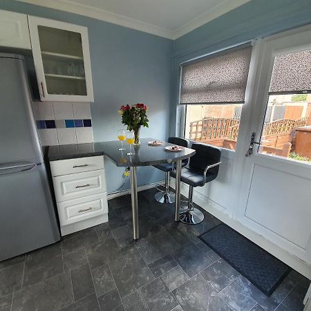 Apartmán Premier - Kenilworth House Holytown Exteriér fotografie