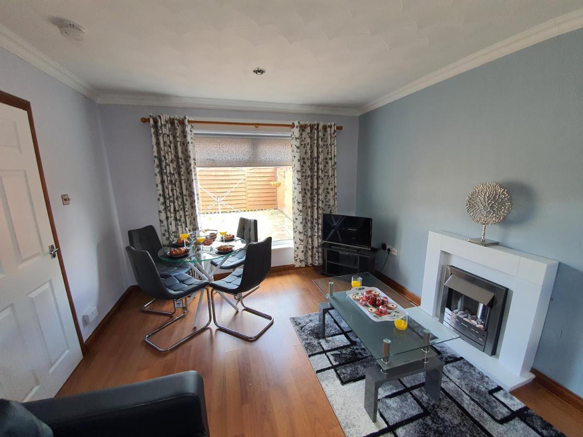 Apartmán Premier - Kenilworth House Holytown Exteriér fotografie